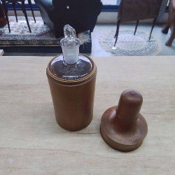 FLACON A PHARMACIE EN BUIS TOURNÉ