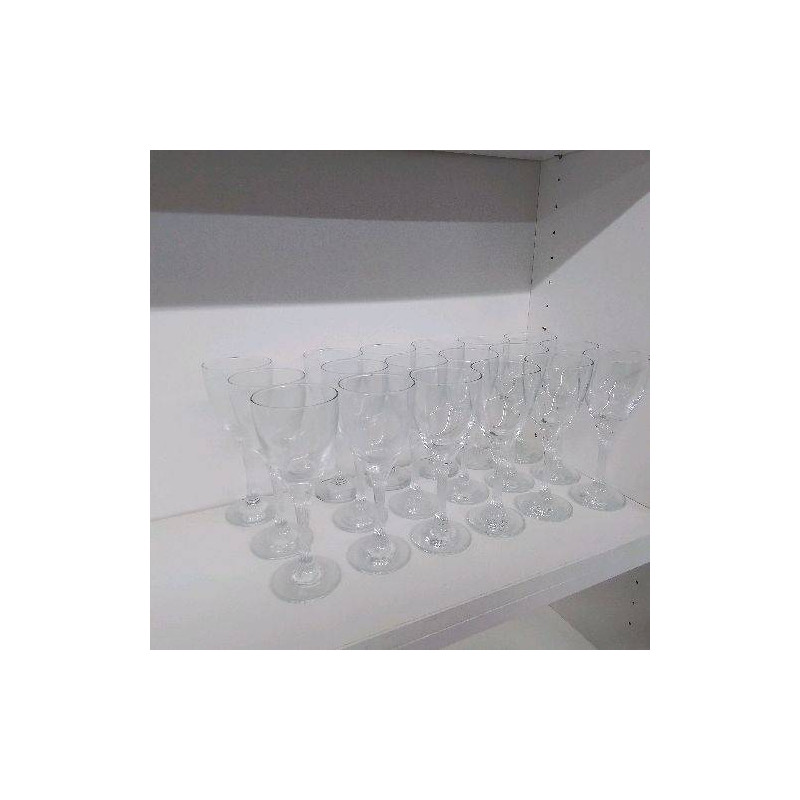 LOT DE 18 VERRES