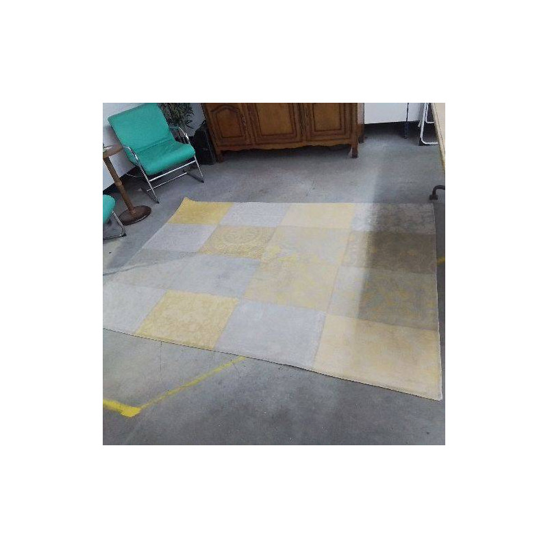 TAPIS JAUNE