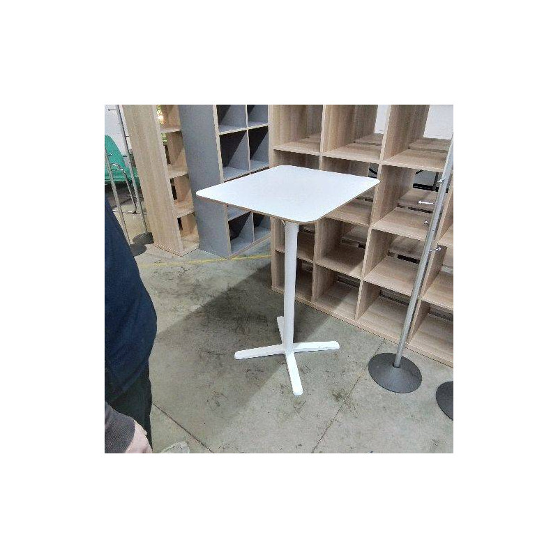 TABLE MANGE DEBOUT