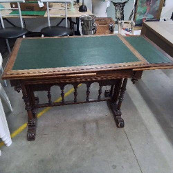 BUREAU DESSUS CUIR VERT...