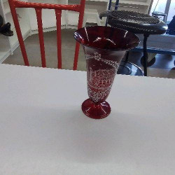 VASE ROUGE