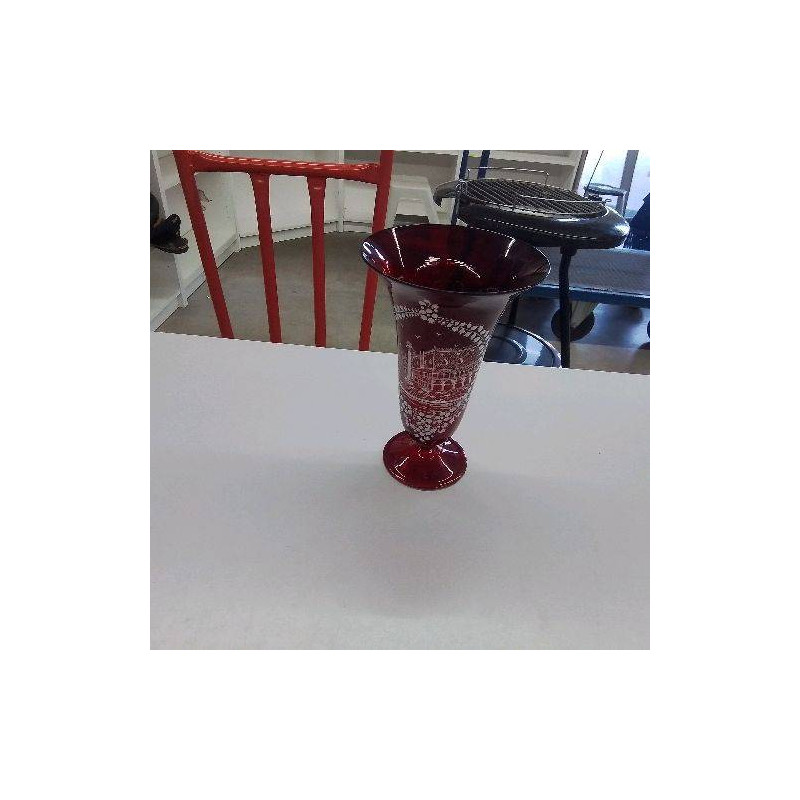 VASE ROUGE