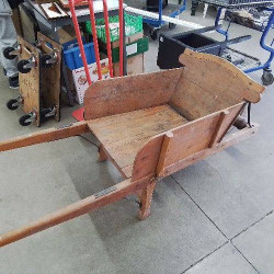 BROUETTE EN BOIS
