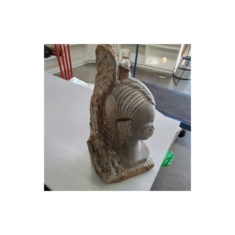 STATUE PIERRE