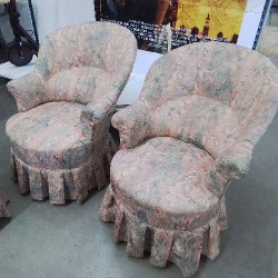 PAIRE DE FAUTEUILS CRAPAUD 