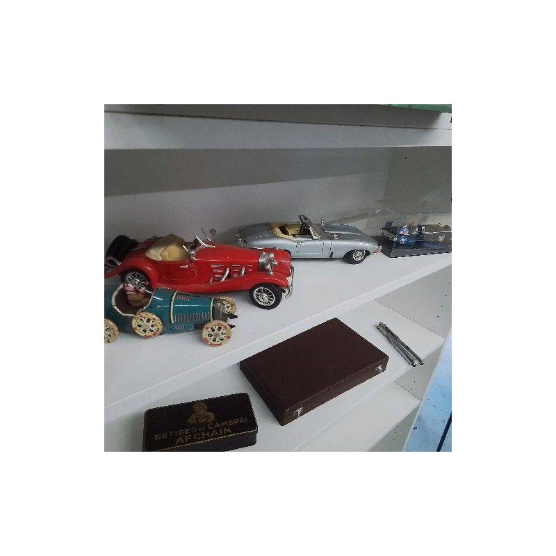 VOITURE 
