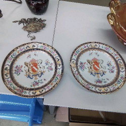 PAIRE D’ASSIETTES SANSON 