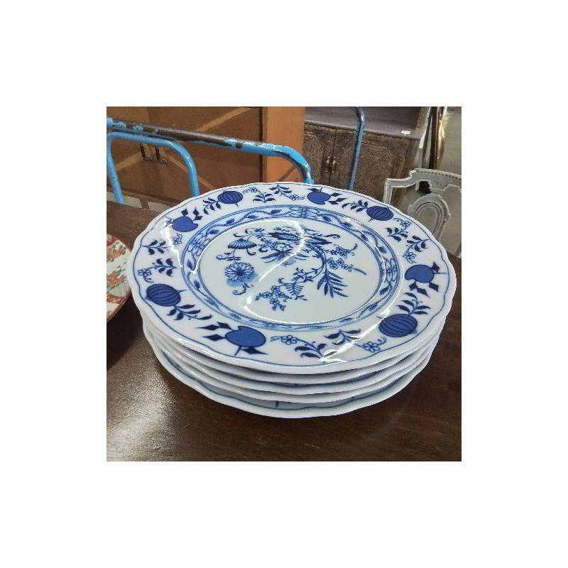 LOT 5  ASSIETTES MEISSEN MODELE OIGNON