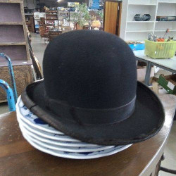 CHAPEAU MELON