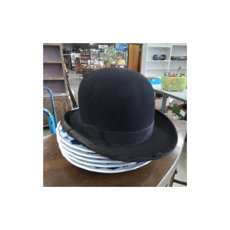 CHAPEAU MELON