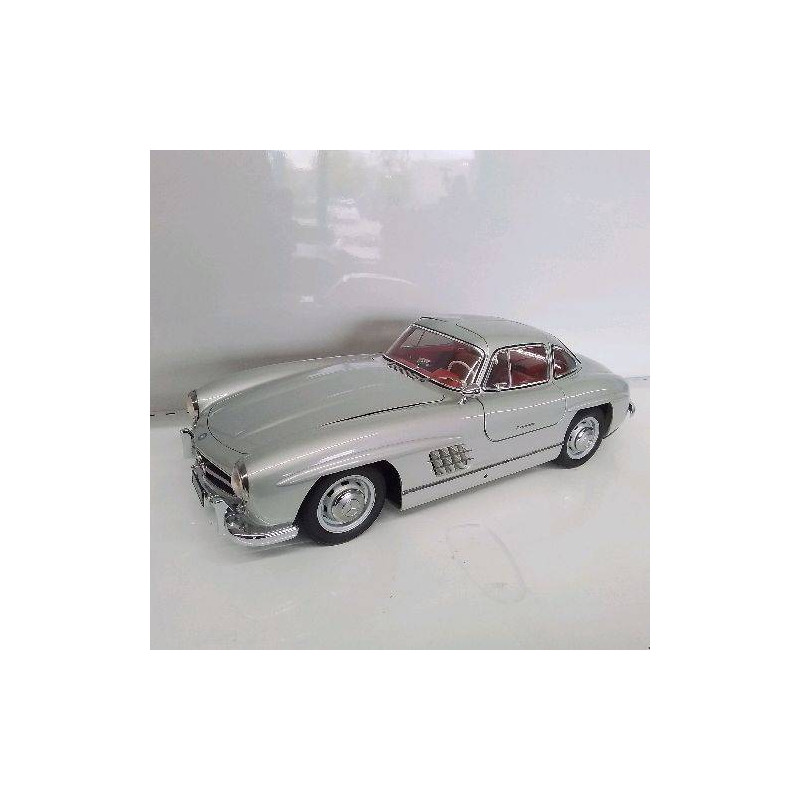 MERCEDES-BENZ 300SL 1/8