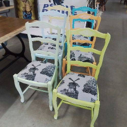 LOT DE 6 CHAISES MULTICOLORES