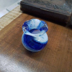 VASE BLEU BLANC