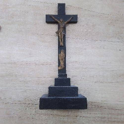 CRUCIFIX SOCLE BOIS