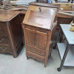 SECRETAIRE ETROIT DE STYLE...