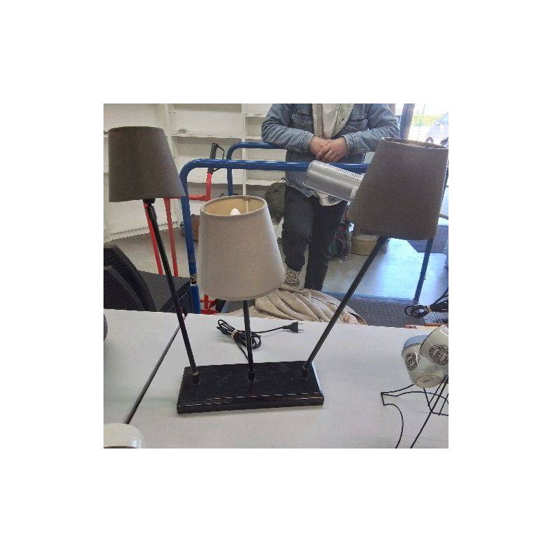 LAMPE A POSER 3 TETES ORIENTABLES