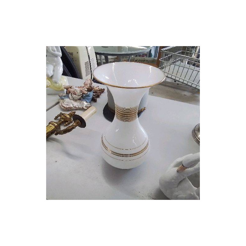 VASE OPALINE