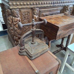 PRESSE DE RELIEUR 