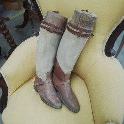 PAIRE DE BOTTES + EMBAUCHOIR