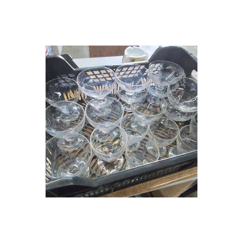 SERIE DE VERRES GRAVÉS 