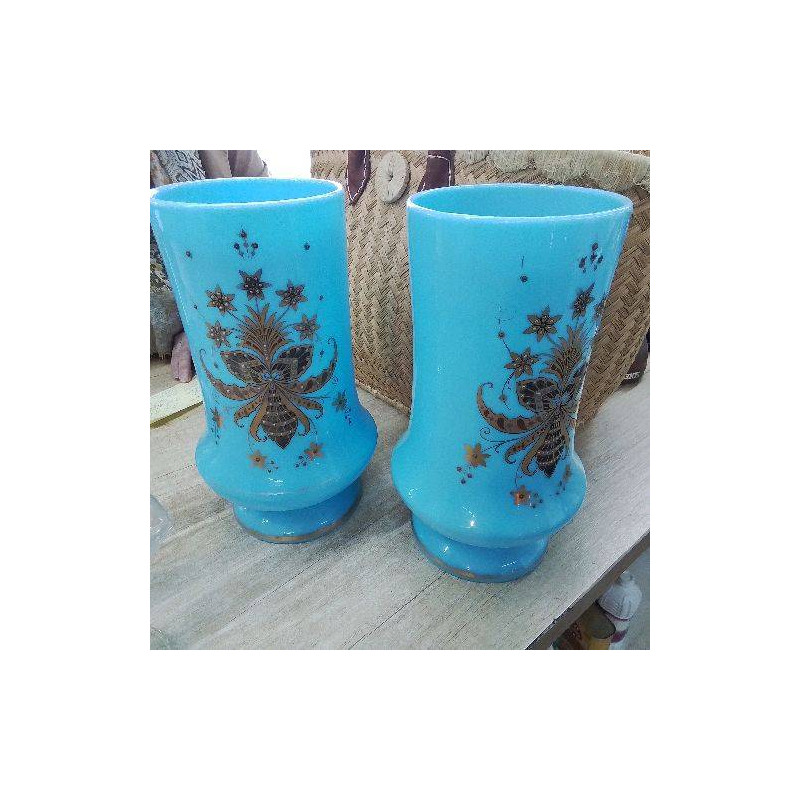 PAIRE DE VASES OPALINE BLEU