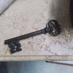 TIRE BOUCHON CLÉ 
