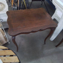 TABLE BASSE PIEDS GALBÉS 