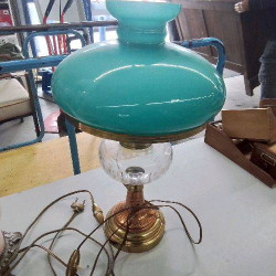 LAMPE A PETROLE ELECTRIFIEE...