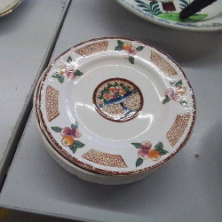 LOT 8 ASSIETTES 