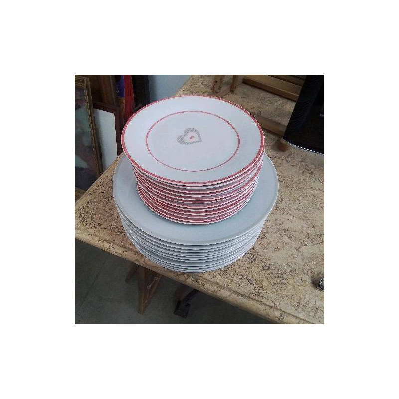 LOT 24 ASSIETTES CŒURS 