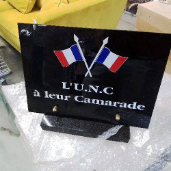 PLAQUE COMMÉMORATIVE 